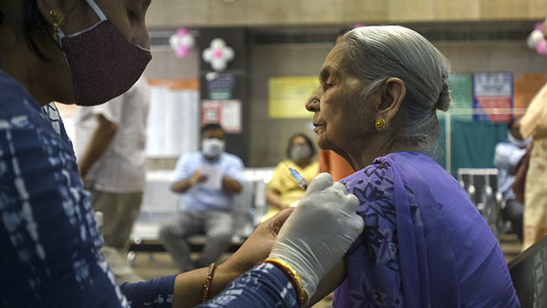 Corona 2nd wave : TN government ready to vaccinate over 40 years of age Corona 2nd wave : TN government ready to vaccinate over 40 years of age