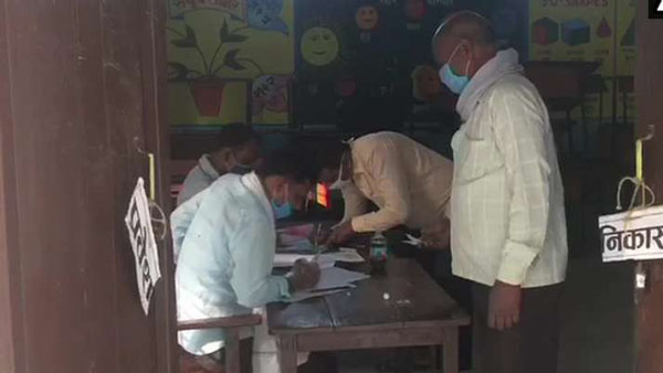 போட்டியிடும் கட்சிகள்