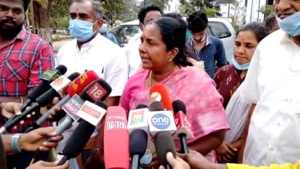 ஆட்சியரிடம் புகார்