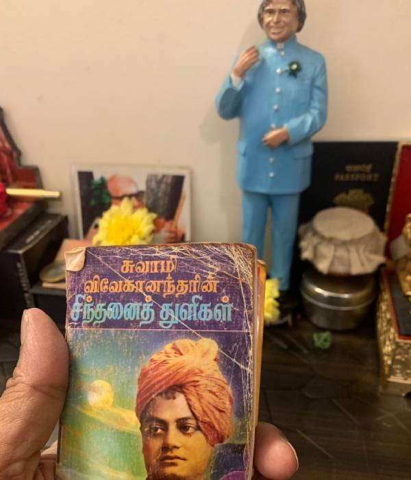 Swami Vivekananda books filled up in actor Viveks house Swami Vivekananda books filled up in actor Viveks house