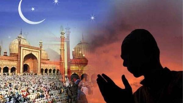 Ramadan is simply celebrated at home today - prayer with family Ramadan is simply celebrated at home today - prayer with family