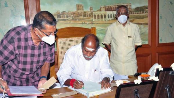 ரங்கசாமி அரசுக்கு ஆபத்து