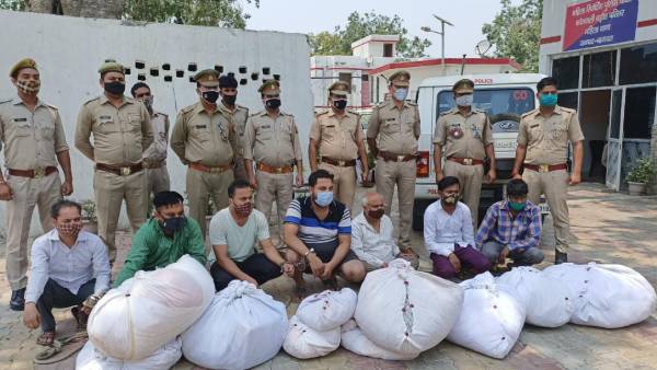 7 Men Went Around UP Crematoriums To Steal Clothes From Bodies, Arrested 7 Men Went Around UP Crematoriums To Steal Clothes From Bodies, Arrested