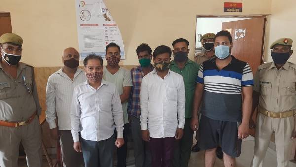 7 Men Went Around UP Crematoriums To Steal Clothes From Bodies, Arrested 7 Men Went Around UP Crematoriums To Steal Clothes From Bodies, Arrested