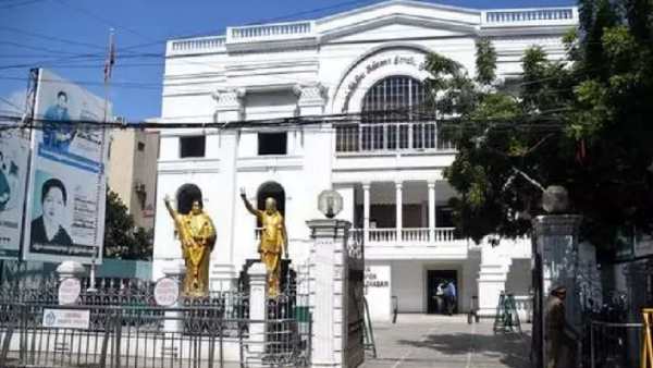 ஈபிஎஸ் அணிக்கு நெருக்கடி