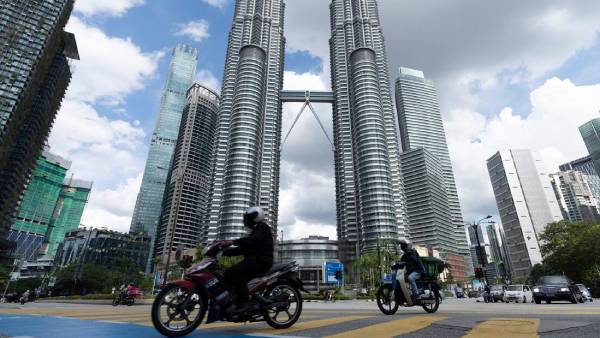 nationwide one month lockdown as COVID-19 cases spike in Malaysia nationwide one month lockdown as COVID-19 cases spike in Malaysia