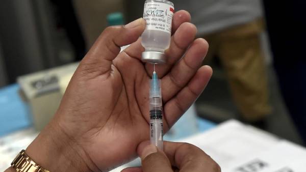 physically challenged will be given priority in all vaccination centers says TN government physically challenged will be given priority in all vaccination centers says TN government
