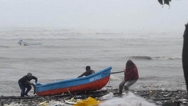 எங்கெங்கு மழை