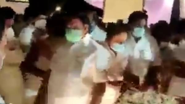 ஜெ சமாதியில் மோதல்