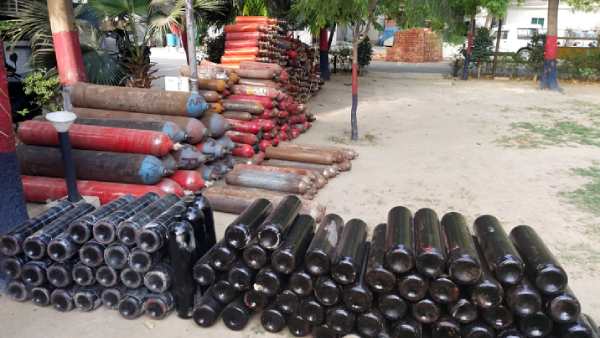 வர்ணம் பூசி மாற்றினார்கள்