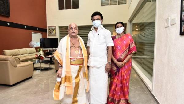 Tirupati Devasthanam Vedic scholars meeted Chief Minister MK Stalin Tirupati Devasthanam Vedic scholars meeted Chief Minister MK Stalin