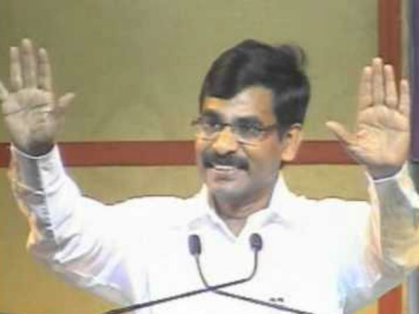 மணல் கடத்தலை தடுத்தார்