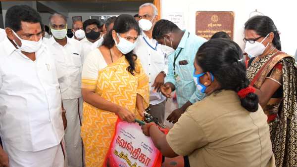 நடமாடும் தடுப்பூசி மையம்