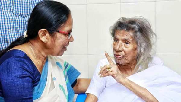 அன்று கவுரி அம்மாள்.. இன்று சைலஜா டீச்சர்.. தொடர்ந்து புறக்கணிக்கப்படும் பெண் தலைவர்கள்? 