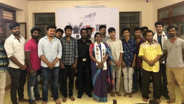 துரோகி என்று விமர்சனம்