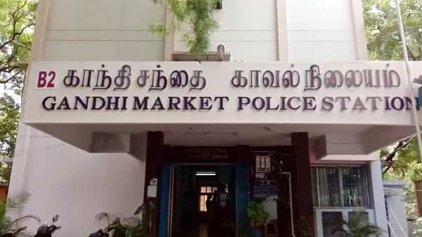 video: brother who stabbed his brother who was talking to his wife in Trichy video: brother who stabbed his brother who was talking to his wife in Trichy