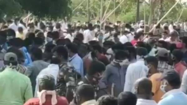 மக்கள் வெள்ளம்