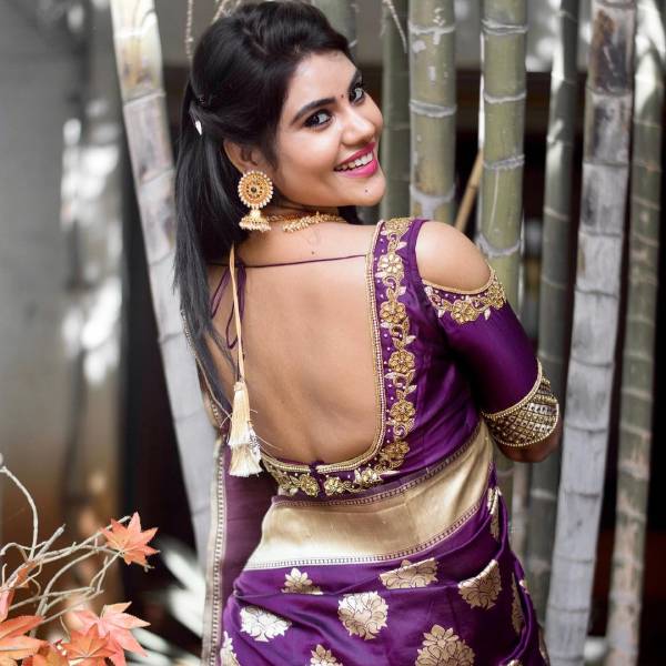 புடவையில் கலக்கல்