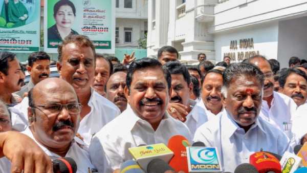 அதிமுக யார் கட்டுப்பாட்டில்?