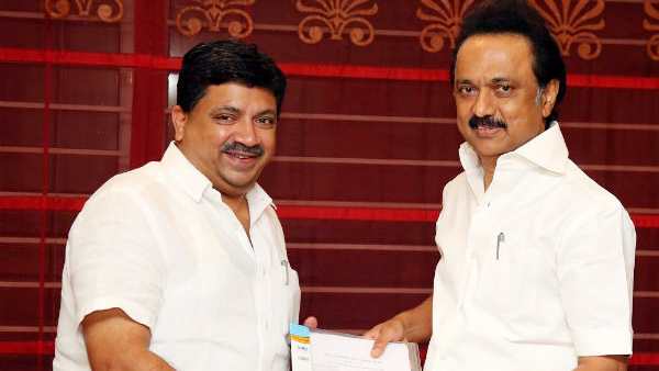 மெத்த படித்தவர்