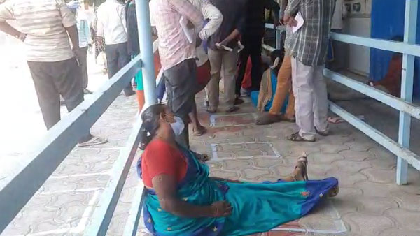 corona patients are waiting at Salem Government Hospital corona patients are waiting at Salem Government Hospital