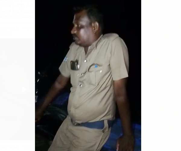 தோள்கொடுக்கும் காவலர்கள்