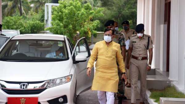 மாட்டிறைச்சி தடை, மதுபான பார்கள் திறப்பு