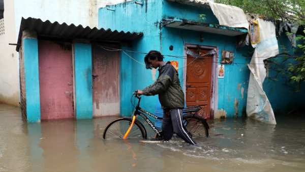 ஊருக்குள் தண்ணீர்