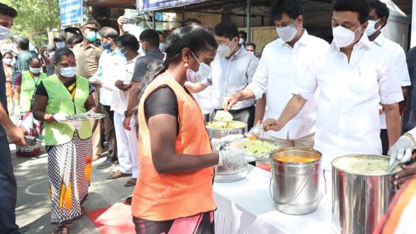 MK Stalin started free food for Sanitary workers in Kolathur MK Stalin started free food for Sanitary workers in Kolathur