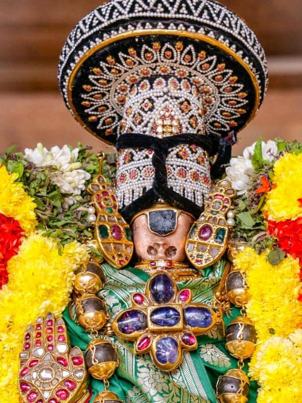 நெல்லளவு கண்டருளும் நம்பெருமாள்