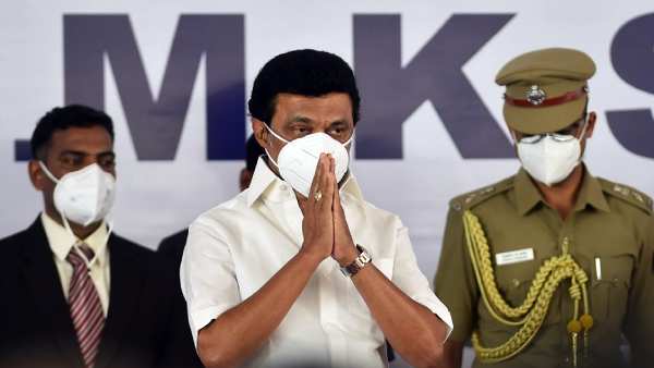 காலில் விழவில்லை