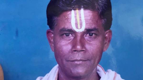 Tirumala Tirupathi devasthana officials find rs 25 lakhs cash at Former workers home Tirumala Tirupathi devasthana officials find rs 25 lakhs cash at Former workers home
