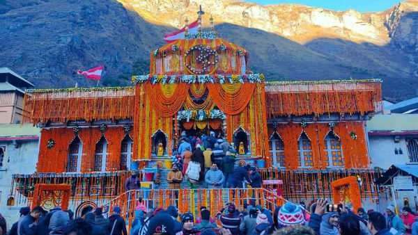 கேதார்நாத், பத்ரிநாத் கோவில்கள் திறப்பு... வண்ண வண்ண மலர்களால் பிரம்மாண்ட அலங்காரம் 