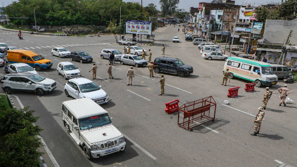 வீடுகளை விட்டு வெளியே சுற்றும் நோயாளிகள்