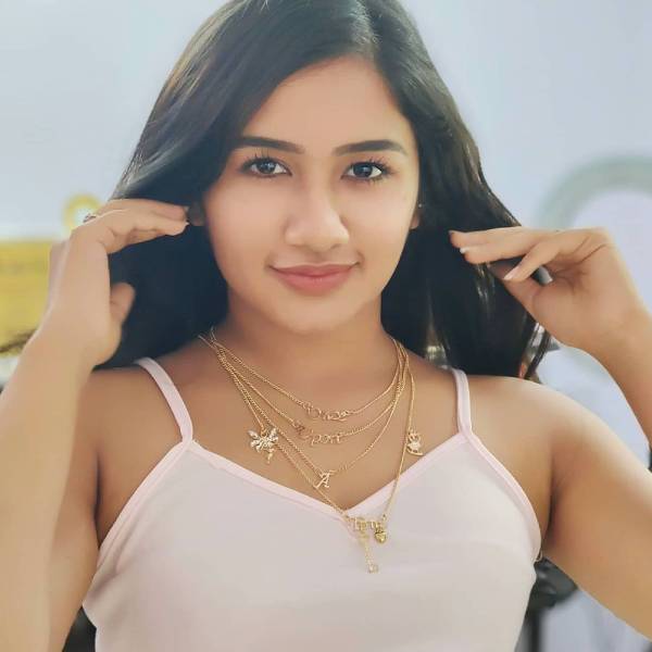 குழந்தை டூ க்யூட் நாயகி