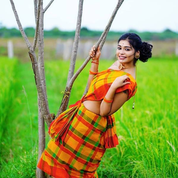 முள்ளும் மலரும்