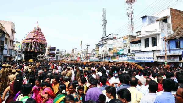 Aani Therottam canceled at Nellaiyappar temple - Sivanadiyars singing Thevaram Aani Therottam canceled at Nellaiyappar temple - Sivanadiyars singing Thevaram