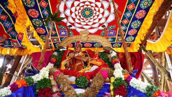 Aani Therottam canceled at Nellaiyappar temple - Sivanadiyars singing Thevaram Aani Therottam canceled at Nellaiyappar temple - Sivanadiyars singing Thevaram