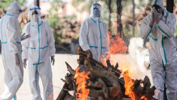 ஒரே மாதத்தில் 90.3 லட்சம் கேஸ்கள்.. 1.20 லட்சம் பேர் பலி.. இந்தியாவை கலங்கடித்த மே மாதம்.. அதிர்ச்சி