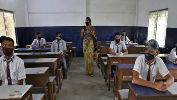 பள்ளிகள் மூடல்