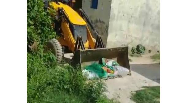 Family uses earthmover to shift COVID-19 victim for burial Family uses earthmover to shift COVID-19 victim for burial
