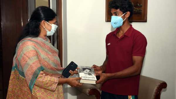 Kanimozhi provided financial assistance to a young hockey player Kanimozhi provided financial assistance to a young hockey player