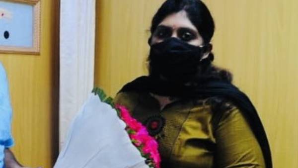 உயர்கல்வித்துறை இணை செயலாளராக கார்த்திகா ஐஏஏஸ்.. தமிழகத்தில் 12 ஐஏஏஸ் அதிகாரிகள் இடமாற்றம்..