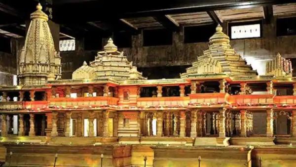 பத்திரிகையாளர் மீது 15 பிரிவுகளில் வழக்கு