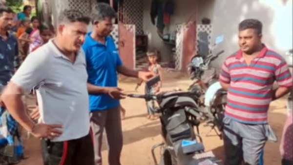 காலர்கள் சஸ்பெண்ட்