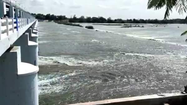 மு.க ஸ்டாலின் தண்ணீர் திறப்பு