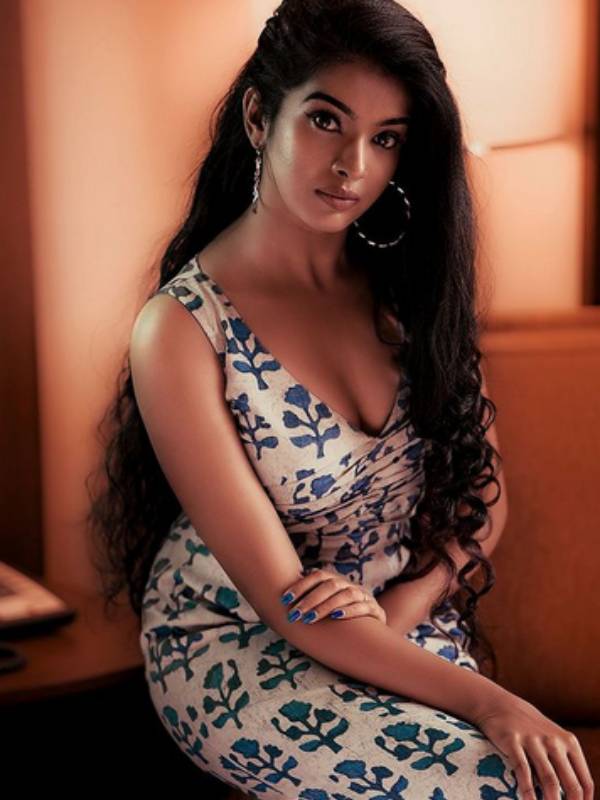 தேடும் ரசிகர்கள்