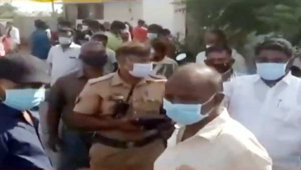 North India workers who come for vaccination sent back by local people In Tirupur North India workers who come for vaccination sent back by local people In Tirupur