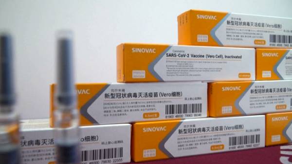 சீனாவுக்கு 2வது சக்சஸ்..  சினோவாக் தடுப்பூசிக்கு உலக சுகாதார மையம் ஒப்புதல்!