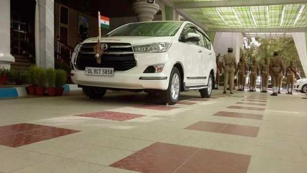 டயருக்கு அடியில்